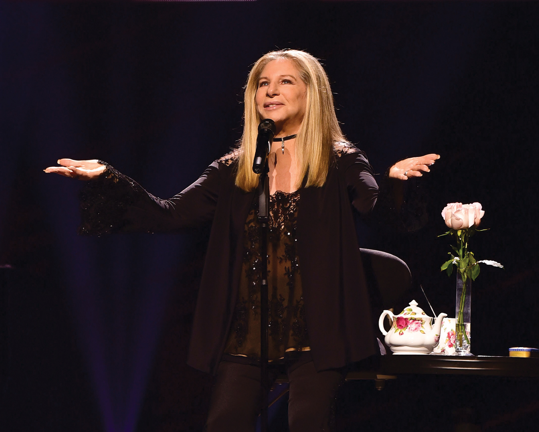 http://www.clynemedia.com/audiotechnica/Reitzas_Streisand/Streisand_AE5400.jpg